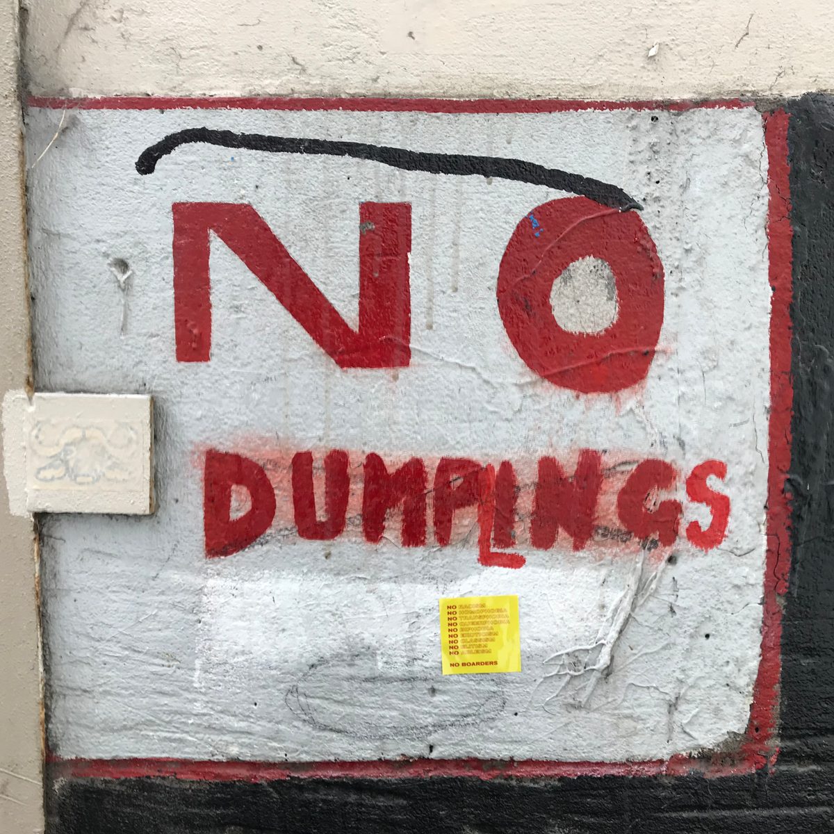 'No dumping' sign graffitied to read 'no dumplings'